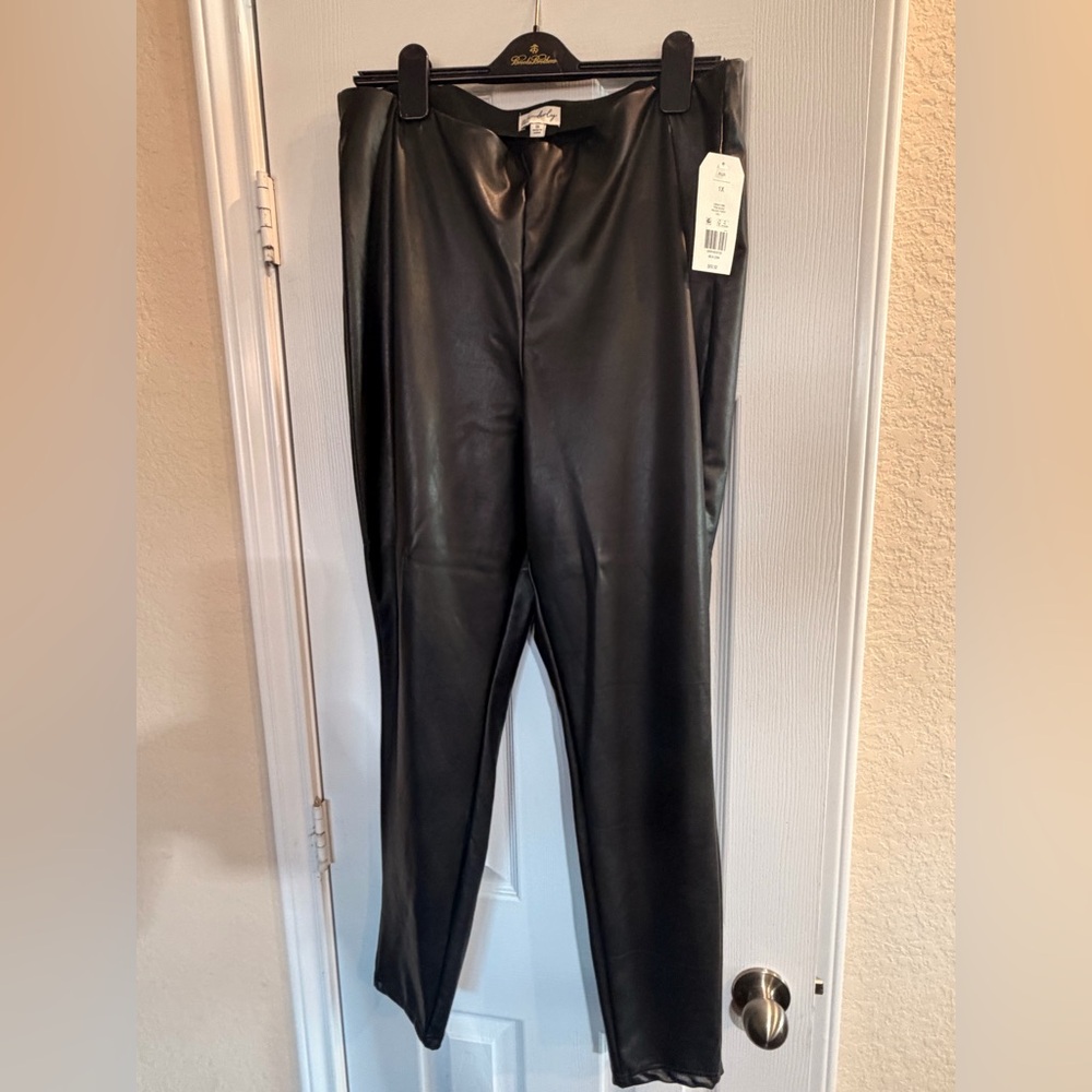 Wonderly Black Faux Leather Skinny Pants
